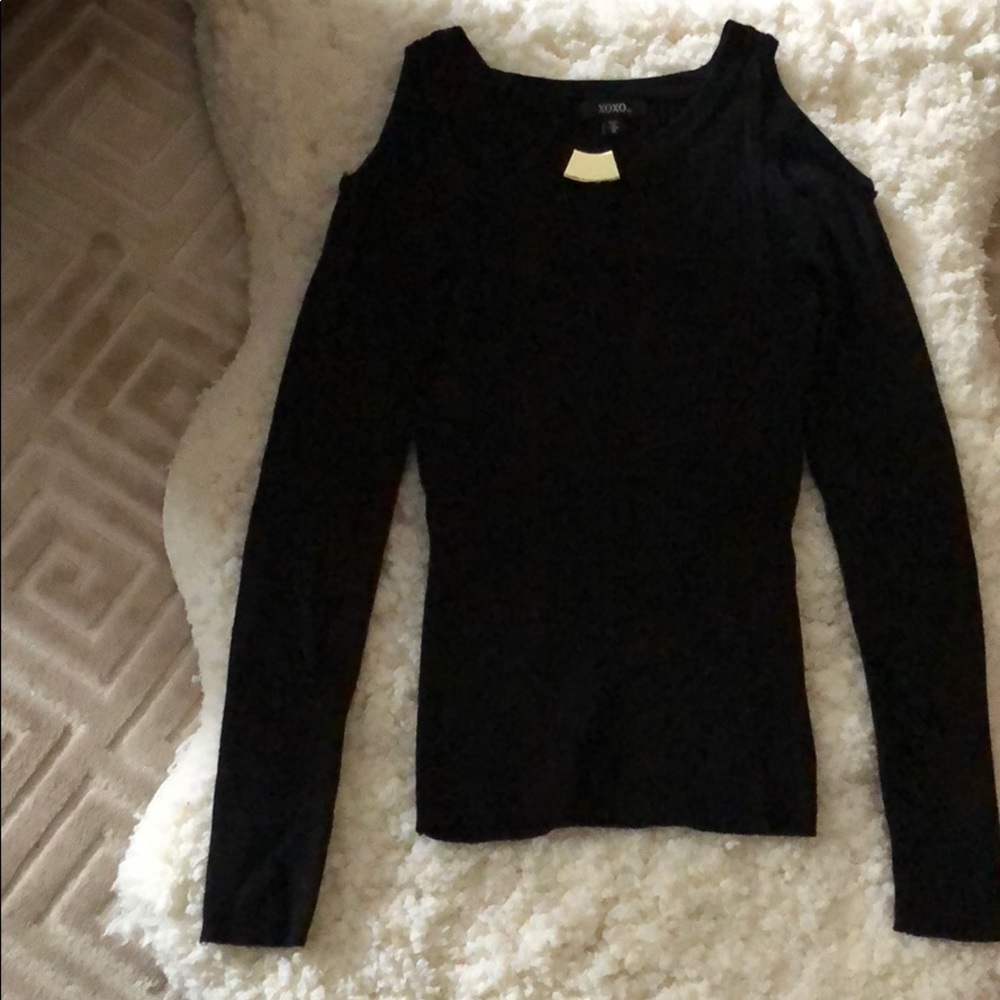 Cold shoulders top